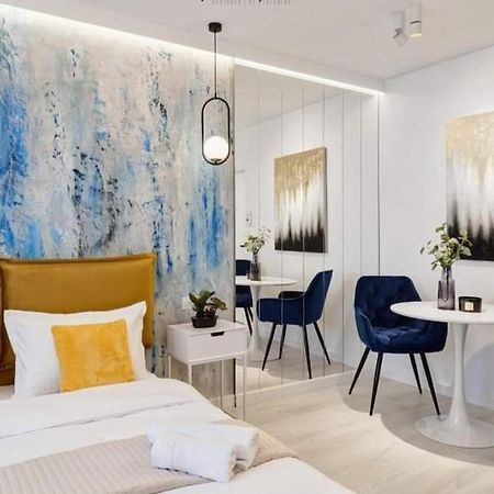 Government Deluxe Studio By Magic Apartments บูคาเรสต์ ภายนอก รูปภาพ