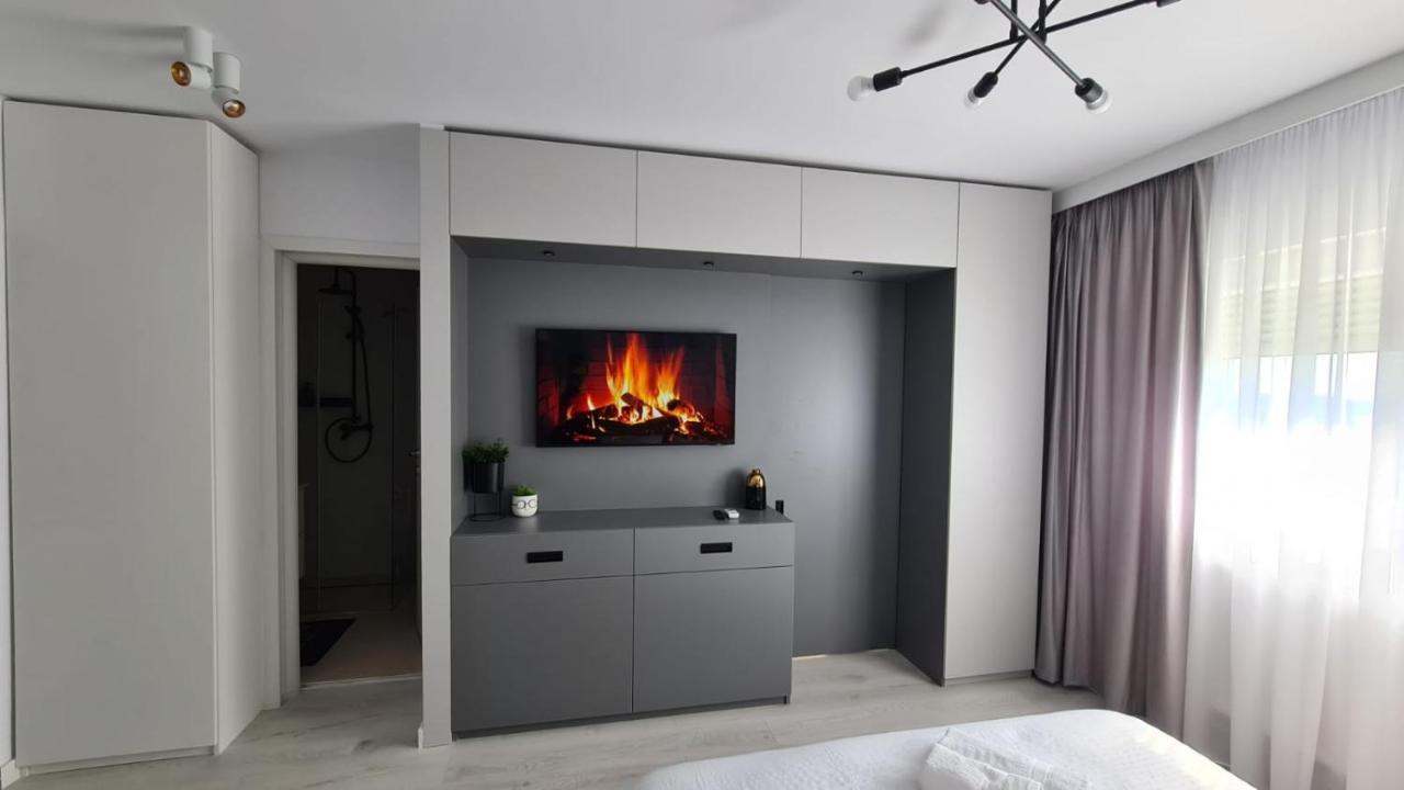 Government Deluxe Studio By Magic Apartments บูคาเรสต์ ภายนอก รูปภาพ