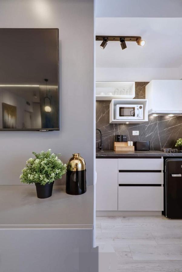 Government Deluxe Studio By Magic Apartments บูคาเรสต์ ภายนอก รูปภาพ