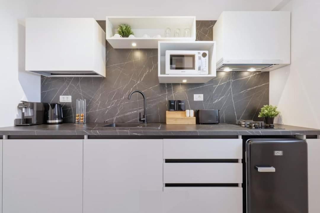 Government Deluxe Studio By Magic Apartments บูคาเรสต์ ภายนอก รูปภาพ