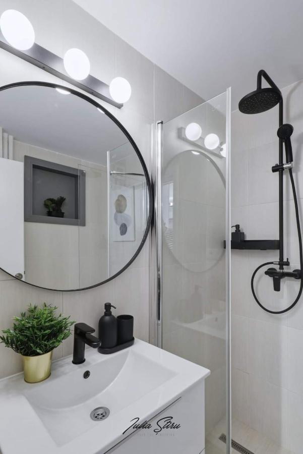 Government Deluxe Studio By Magic Apartments บูคาเรสต์ ภายนอก รูปภาพ